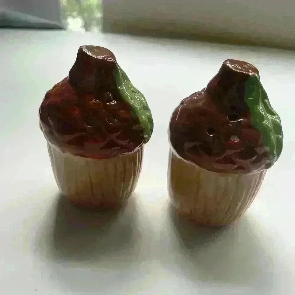 Ceramic Acorn Salt And Pepper Shaker Set Japan Thanksgiving Autumn Fall Decor